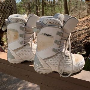 32 Snowboard Boots